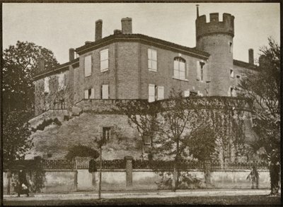 La casa en Albi donde nació Toulouse-Lautrec, de Toulouse-Lautrec por Gerstle Mack, publicado en 1938 de French Photographer